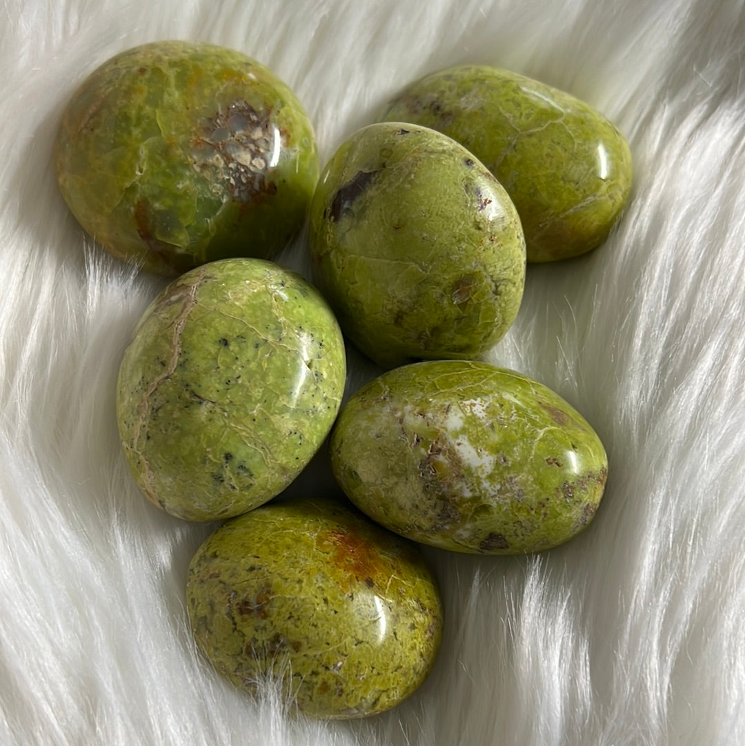 Green Opal palm stone