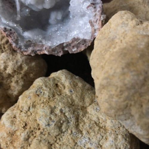 Natural closed geodes - Break your own geode