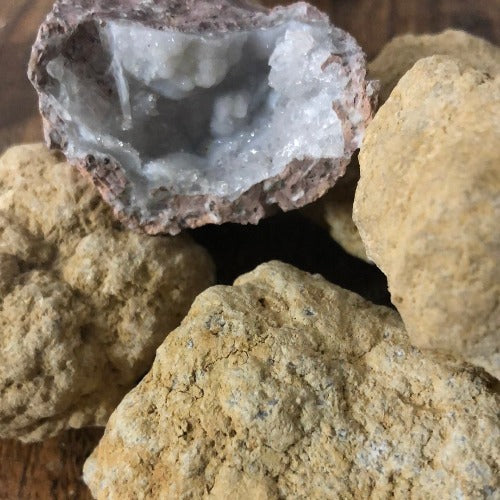 Natural closed geodes - Break your own geode