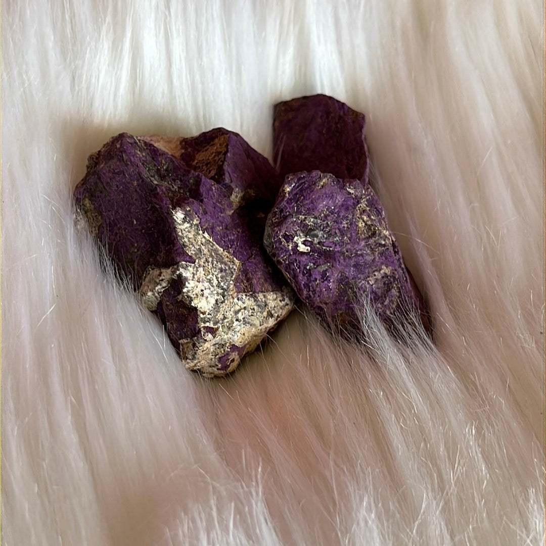 Natural rough Purpurite stone