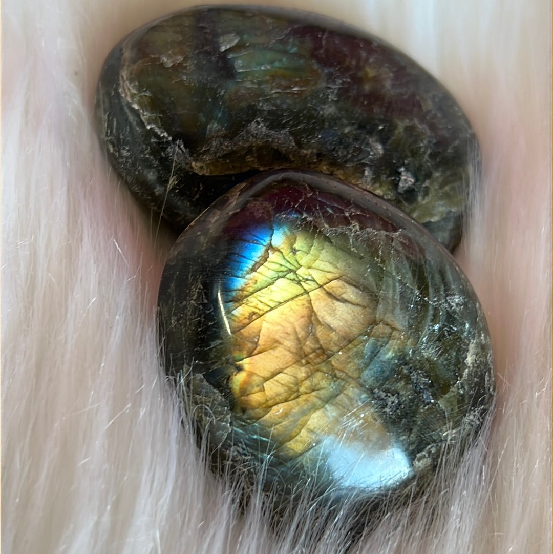 Labradorite tumble stone