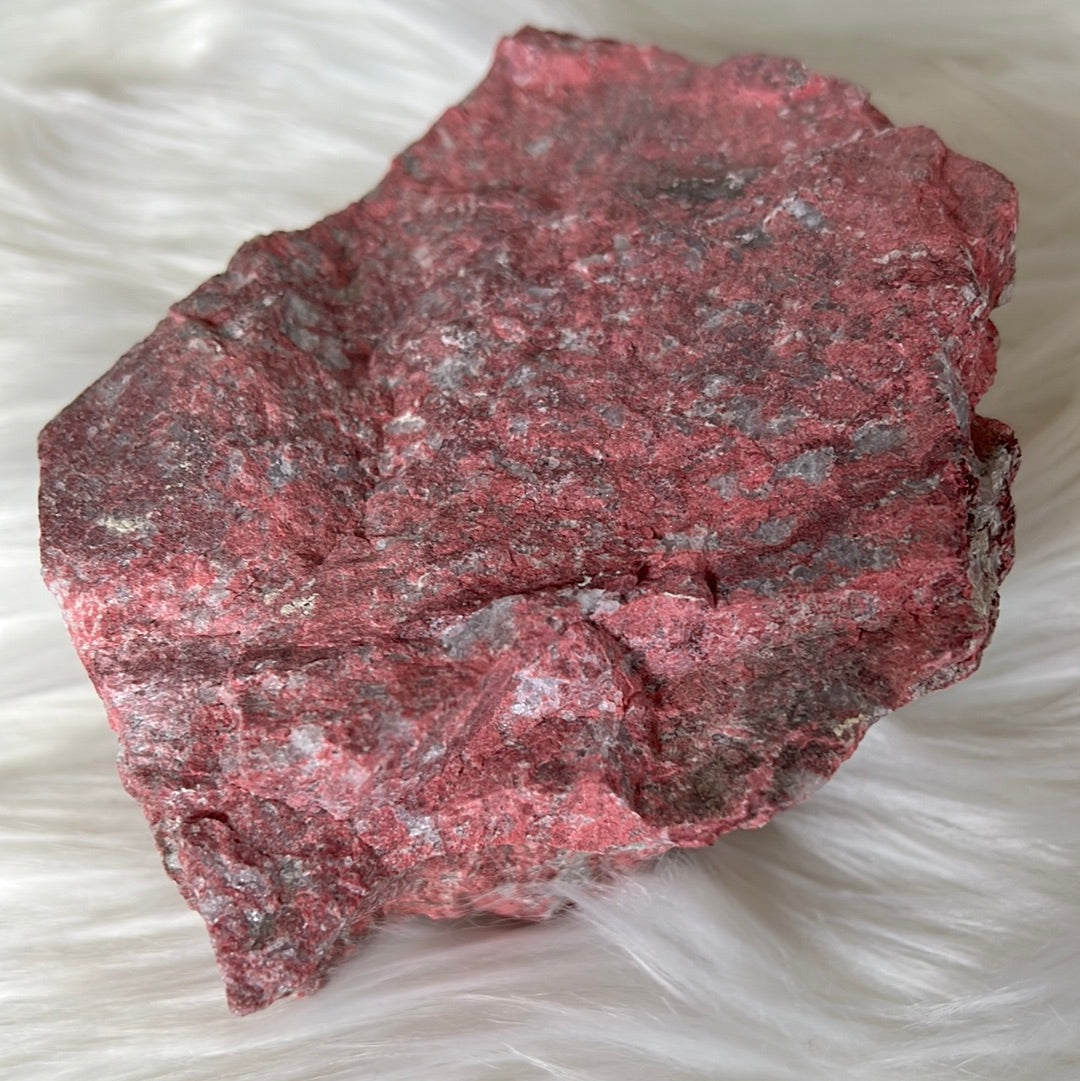 Raw Thulite healing stone - Norway