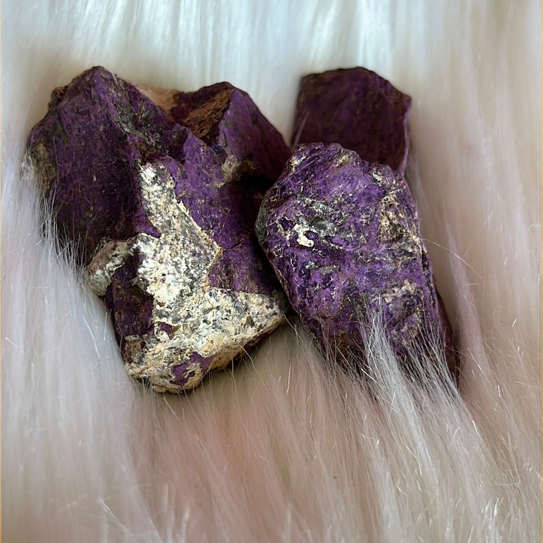 Natural rough Purpurite stone