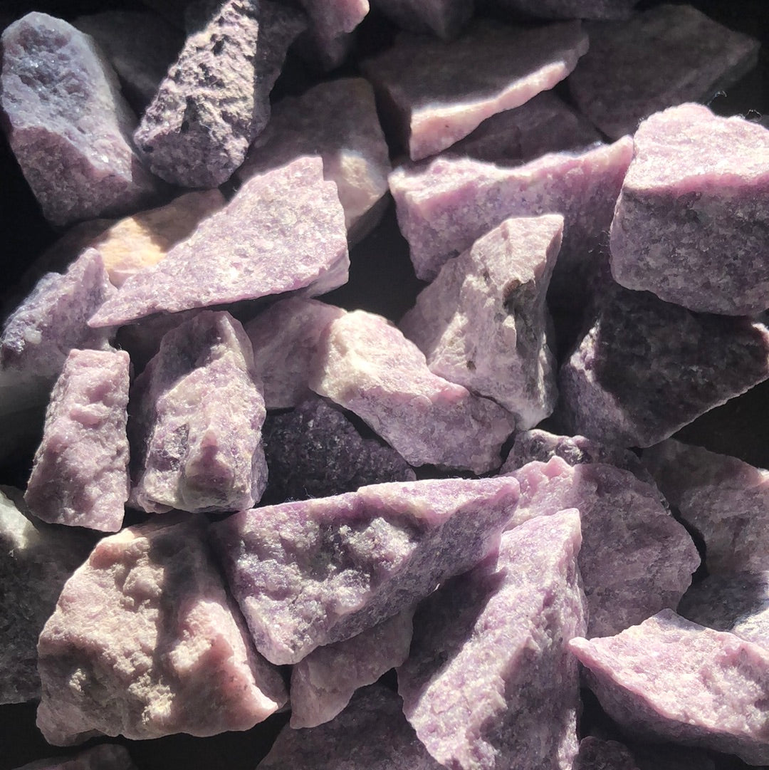 Lepidolite stone - Crystal for menstrual cycle