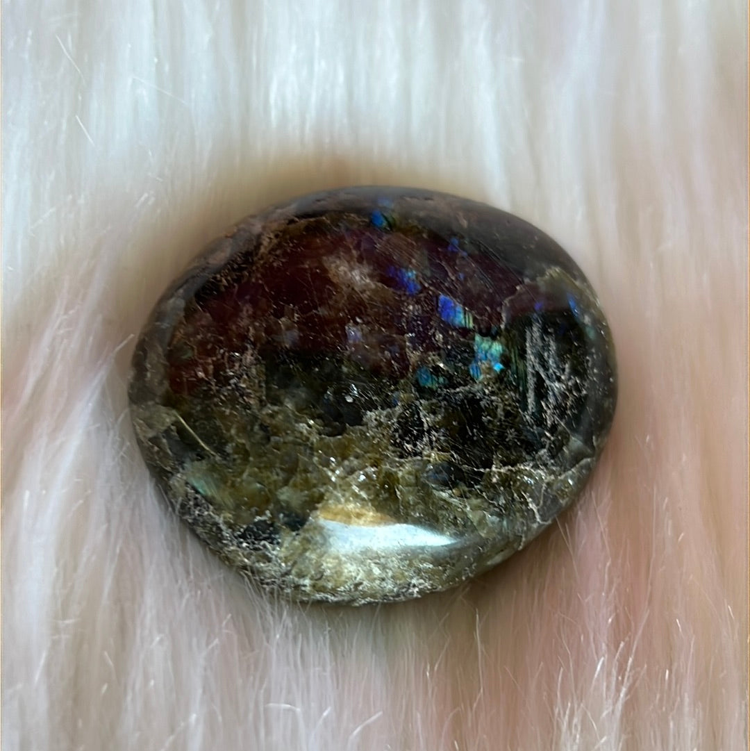 Labradorite tumble stone